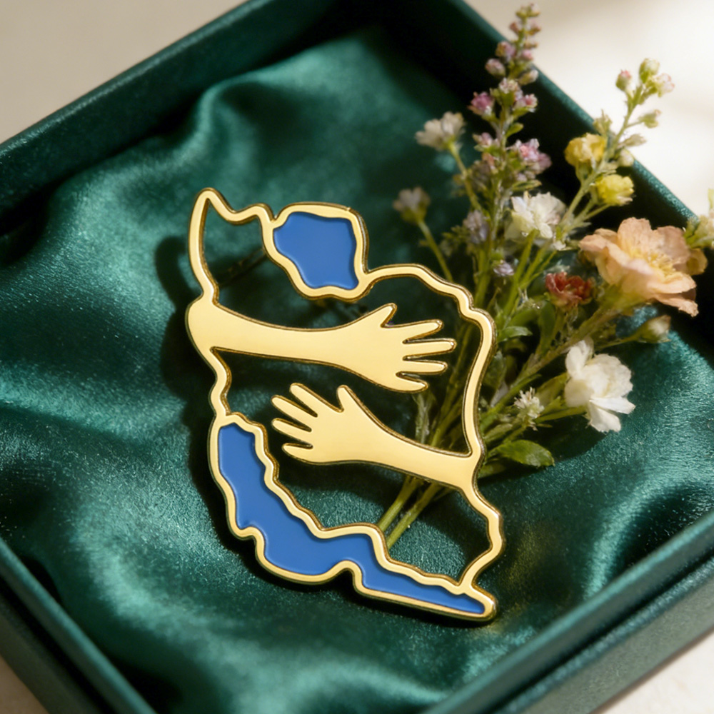 Dawapara Iran Map Shape Brooch - Travel Accessories To Gift recensie en prijs
